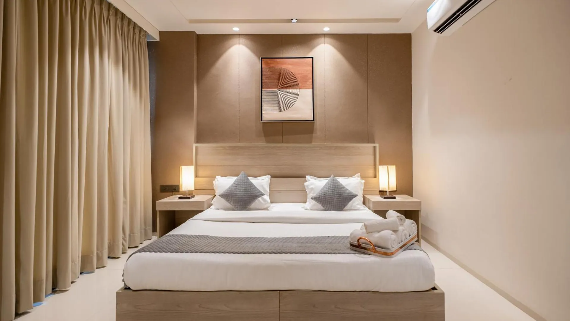 The Lodgers Luxury Hotel Near Golf Course Road Gurgaon