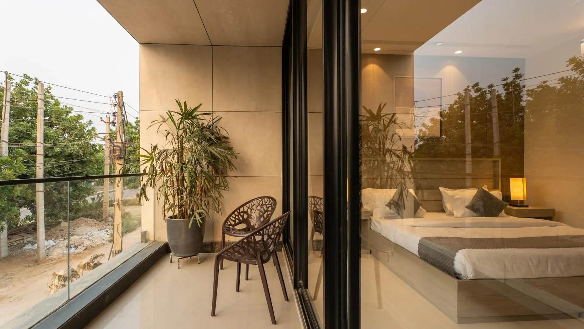 The Lodgers Luxury Hotel Near Golf Course Road Gurgaon 4*,