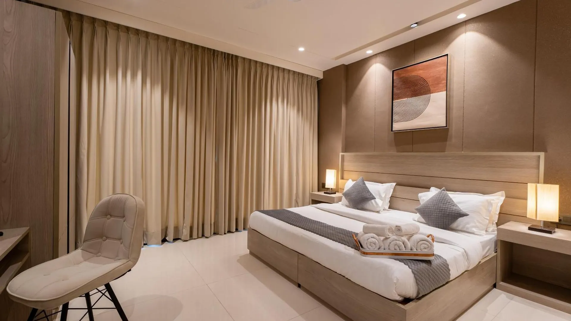The Lodgers Luxury Hotel Near Golf Course Road Gurgaon 4*,