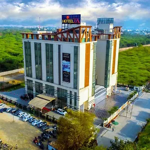 ***** Hotel La New India