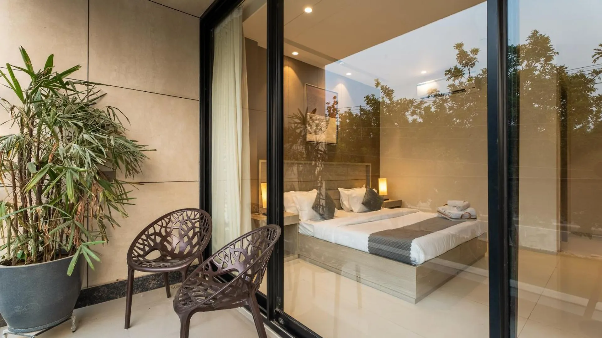 ****  The Lodgers Luxury Hotel Near Golf Course Road Gurgaon India