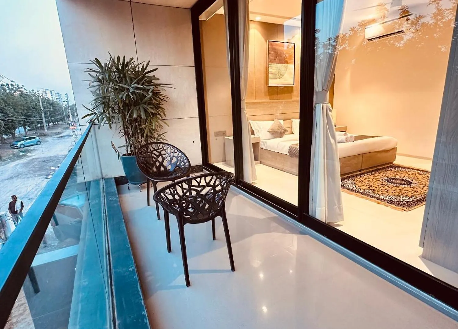 The Lodgers Luxury Hotel Near Golf Course Road Gurgaon