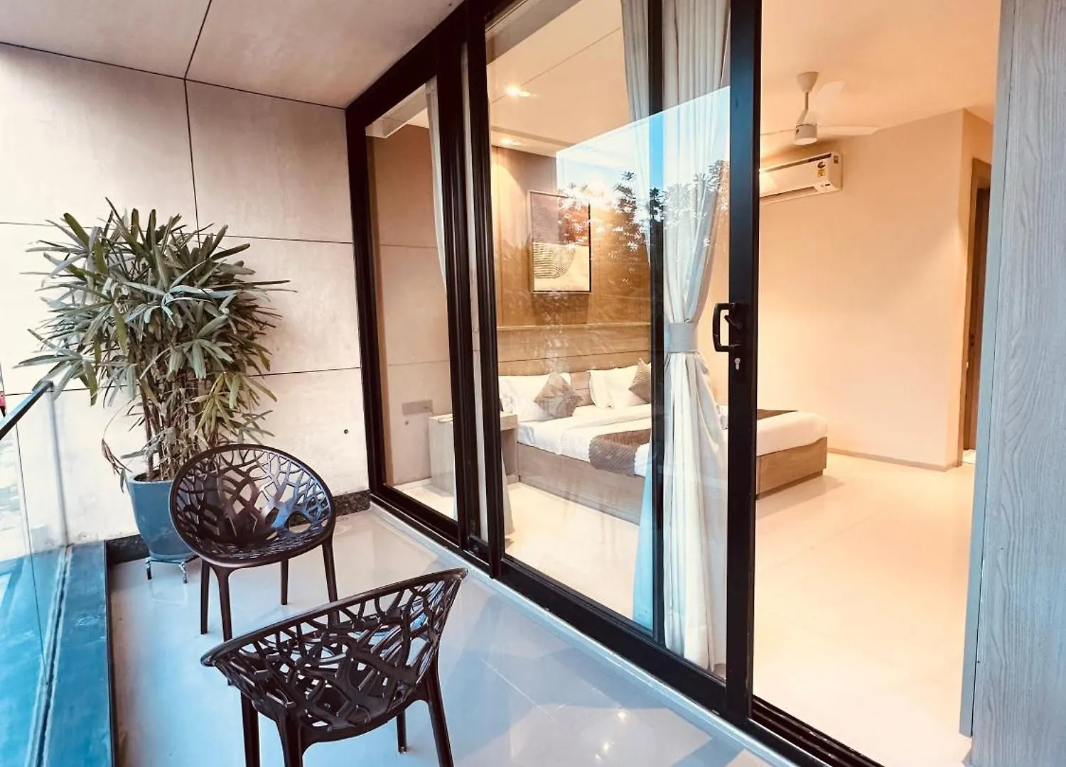 The Lodgers Luxury Hotel Near Golf Course Road Gurgaon